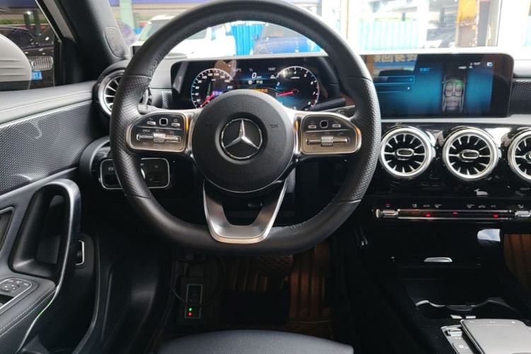 Used Mercedes-Benz A-Class 2022 Restyled A 200 L Sport Sedan Fashion Version Steering Wheel