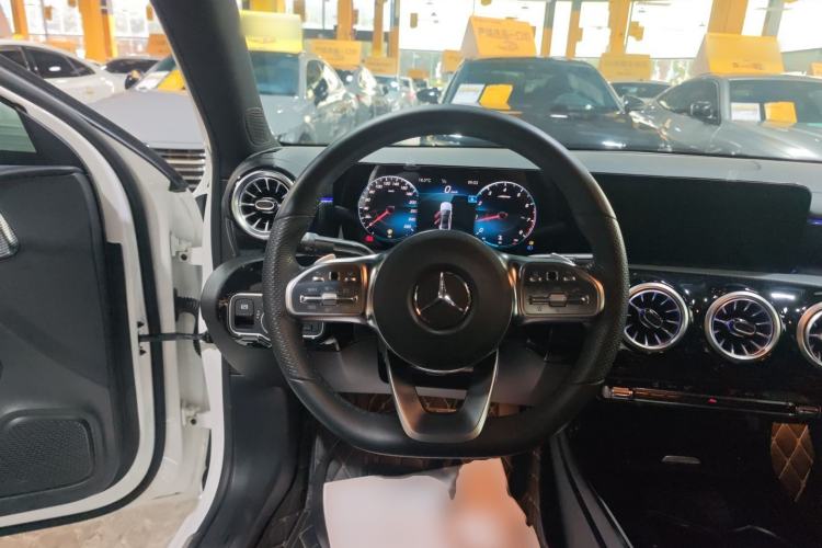 Used Mercedes-Benz A-Class 2022 Restyled A 200 L Sport Sedan Fashion Version Steering Wheel