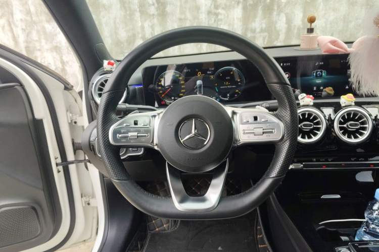 Used Mercedes-Benz A-Class 2022 Second Facelift A 200 L Sport Sedan Fashion Version Steering Wheel