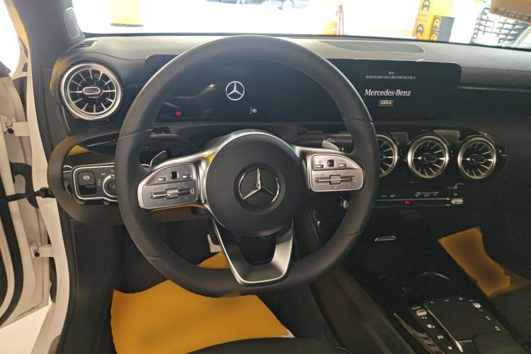 Used Mercedes-Benz A-Class 2022 Revised Version A 200 L Sport Sedan Fashionable Style Steering Wheel