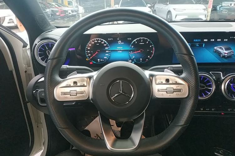 Used Mercedes-Benz A-Class 2022 Second Facelift A 200 L Sport Sedan Fashion Version Steering Wheel