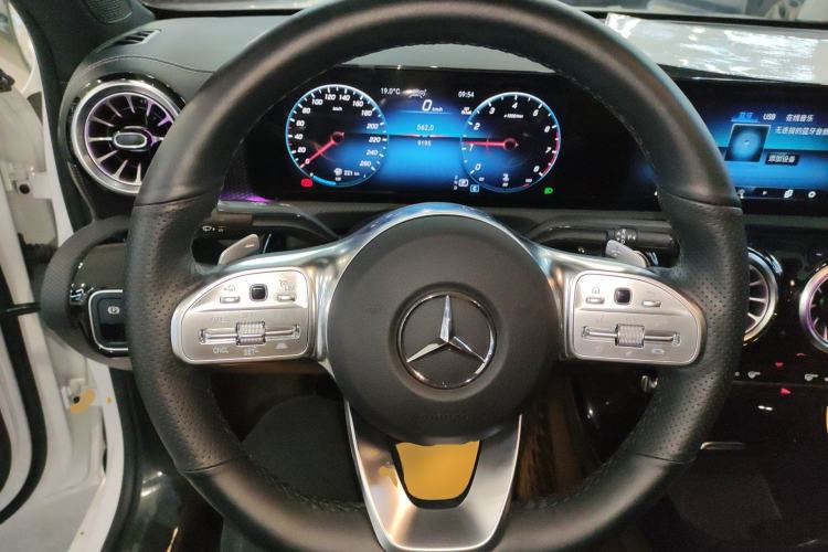Used Mercedes-Benz A-Class 2022 Revised Version A 200 L Sport Sedan Fashionable Style Steering Wheel
