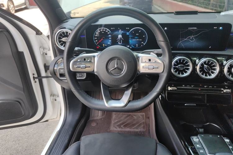 Used Mercedes-Benz A-Class 2022 Second Facelift A 200 L Sport Sedan Fashion Version Steering Wheel