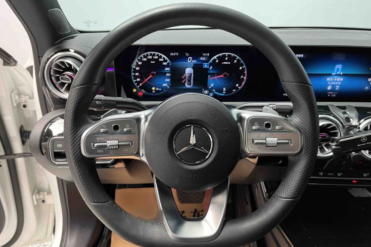 Used Mercedes-Benz A-Class 2022 Second Facelift A 200 L Sport Sedan Fashion Version Steering Wheel