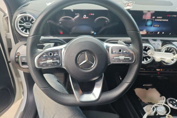 Used Mercedes-Benz A-Class 2022 Second Facelift A 200 L Sport Sedan Fashion Version Steering Wheel