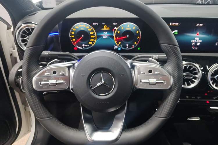 Used Mercedes-Benz A-Class 2022 Revised Version A 200 L Sport Sedan Fashionable Style Steering Wheel