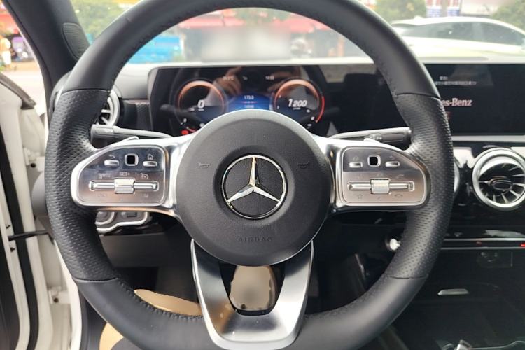 Used Mercedes-Benz A-Class 2022 Second Facelift A 200 L Sport Sedan Fashion Version Steering Wheel