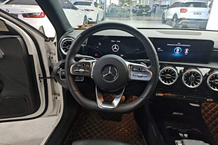 Used Mercedes-Benz A-Class 2022 Restyled A 200 L Sport Sedan Fashion Version Steering Wheel