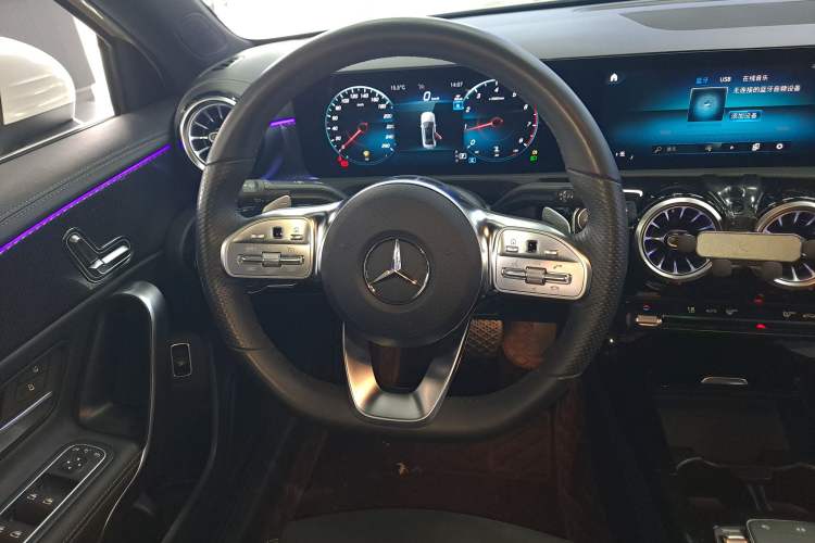 Used Mercedes-Benz A-Class 2022 Revised Version A 200 L Sport Sedan Fashionable Style Steering Wheel
