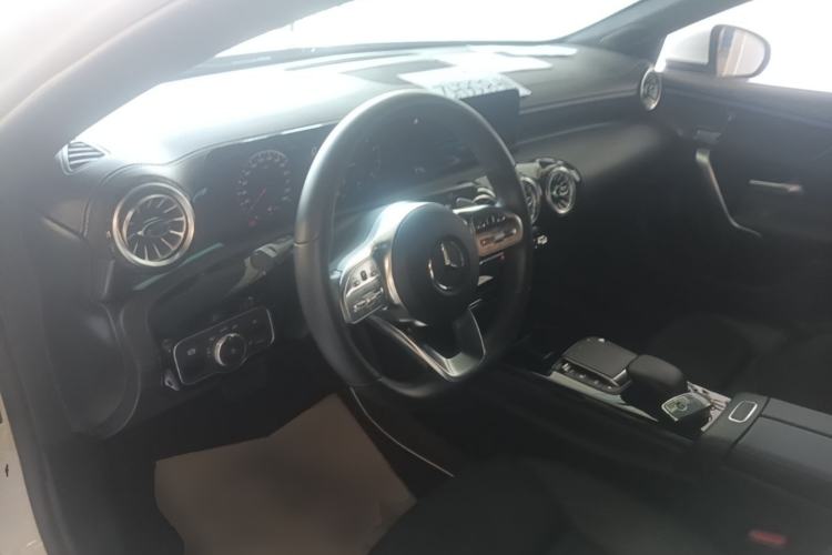 Used Mercedes-Benz A-Class 2022 Second Facelift A 200 L Sport Sedan Fashion Version Steering Wheel