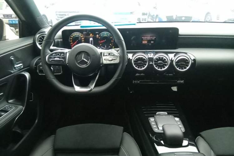 Used Mercedes-Benz A-Class 2022 Revised Version A 200 L Sport Sedan Fashionable Style Steering Wheel