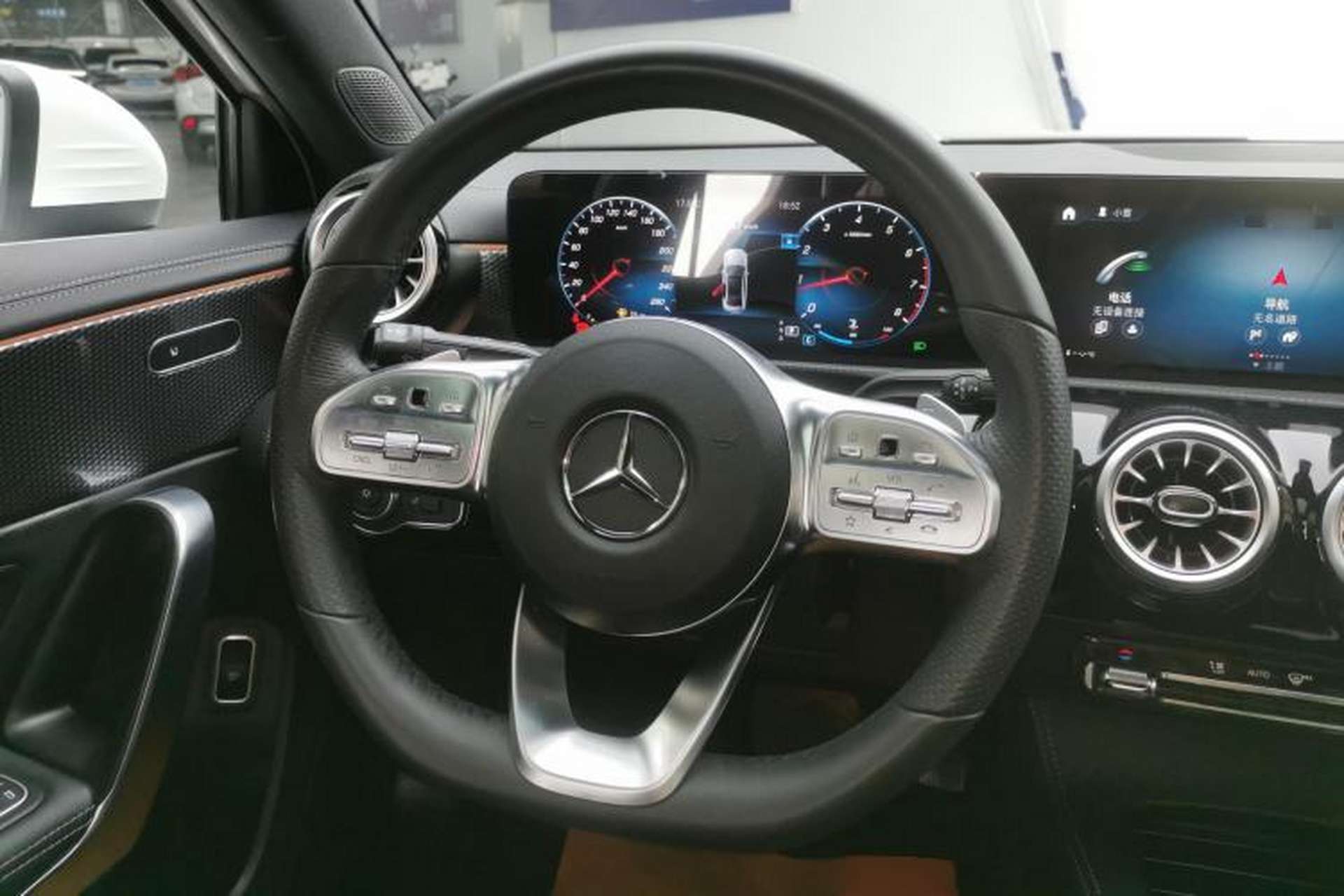 Used Mercedes-Benz A-Class 2022 Second Facelift A 200 L Sport Sedan Fashion Version Steering Wheel