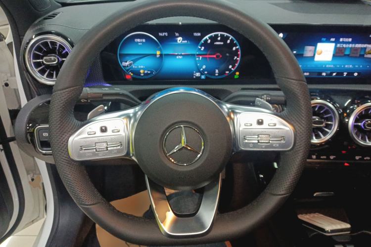 Used Mercedes-Benz A-Class 2022 Restyled A 200 L Sport Sedan Fashion Version Steering Wheel