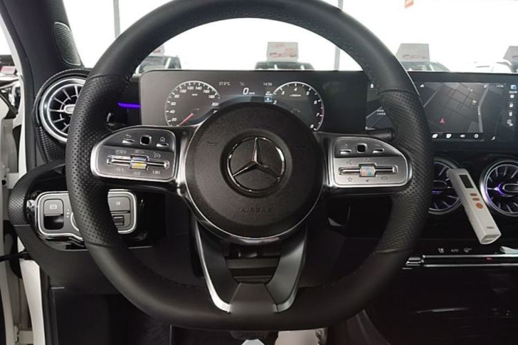 Used Mercedes-Benz A-Class 2022 Revised Version A 200 L Sport Sedan Fashionable Style Steering Wheel