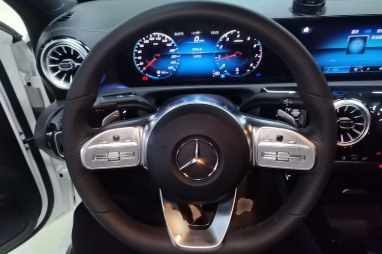 Used Mercedes-Benz A-Class 2022 Revised Version A 200 L Sport Sedan Fashionable Style Steering Wheel