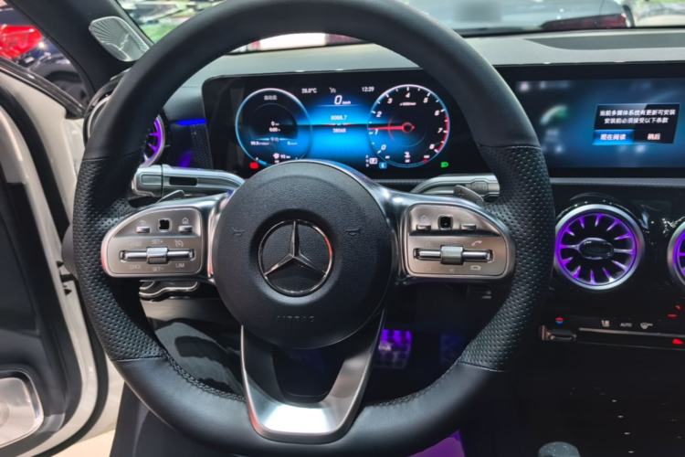 Used Mercedes-Benz A-Class 2022 Second Facelift A 200 L Sport Sedan Fashion Version Steering Wheel