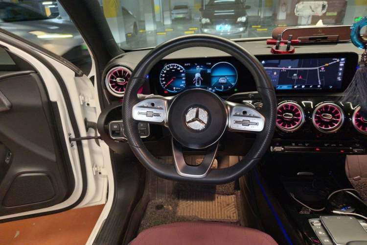 Used Mercedes-Benz A-Class 2022 Second Facelift A 200 L Sport Sedan Fashion Version Steering Wheel