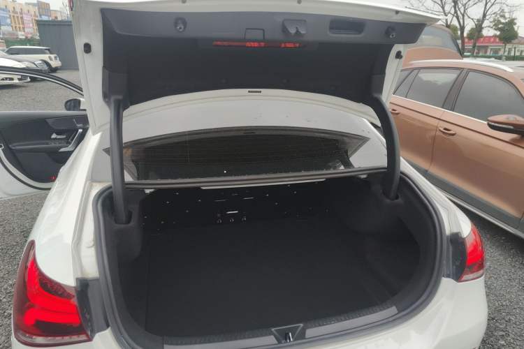 Used Mercedes-Benz A-Class 2022 Revised Version A 200 L Sport Sedan Fashionable Style Trunk