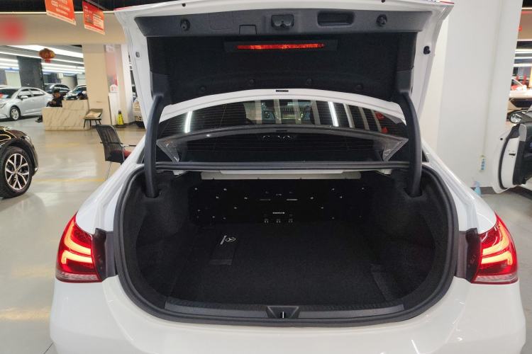 Used Mercedes-Benz A-Class 2022 Revised Version A 200 L Sport Sedan Fashionable Style Trunk