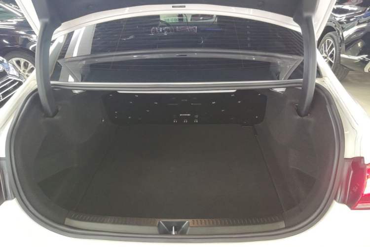 Used Mercedes-Benz A-Class 2022 Revised Version A 200 L Sport Sedan Fashionable Style Trunk