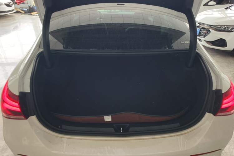 Used Mercedes-Benz A-Class 2022 Revised Version A 200 L Sport Sedan Fashionable Style Trunk