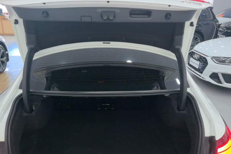 Used Mercedes-Benz A-Class 2022 Revised Version A 200 L Sport Sedan Fashionable Style Trunk