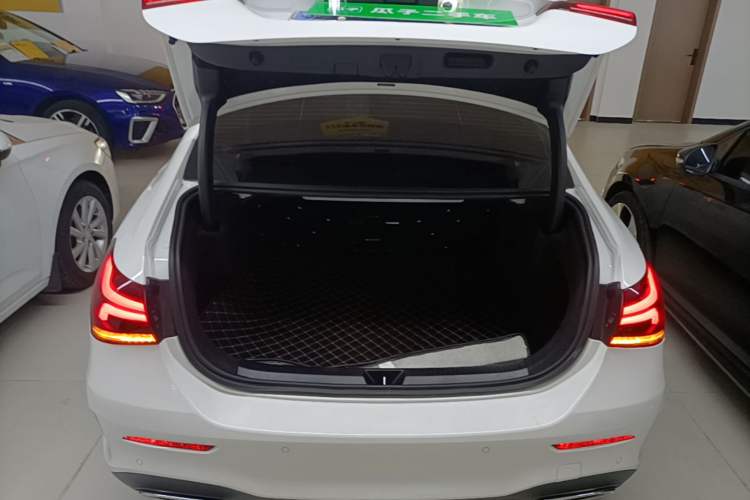 Used Mercedes-Benz A-Class 2022 Revised Version A 200 L Sport Sedan Fashionable Style Trunk