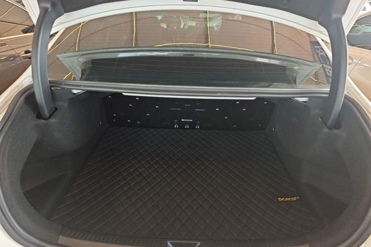 Used Mercedes-Benz A-Class 2022 Revised Version A 200 L Sport Sedan Fashionable Style Trunk