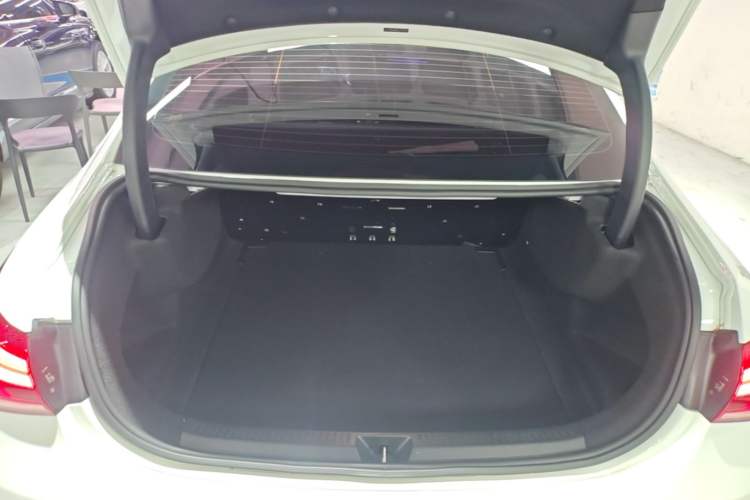 Used Mercedes-Benz A-Class 2022 Revised Version A 200 L Sport Sedan Fashionable Style Trunk