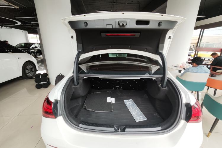 Used Mercedes-Benz A-Class 2022 Revised Version A 200 L Sport Sedan Fashionable Style Trunk