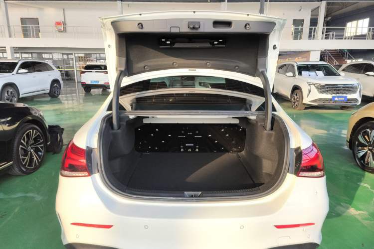 Used Mercedes-Benz A-Class 2022 Revised Version A 200 L Sport Sedan Fashionable Style Trunk