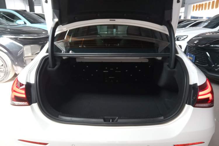 Used Mercedes-Benz A-Class 2022 Revised Version A 200 L Sport Sedan Fashionable Style Trunk
