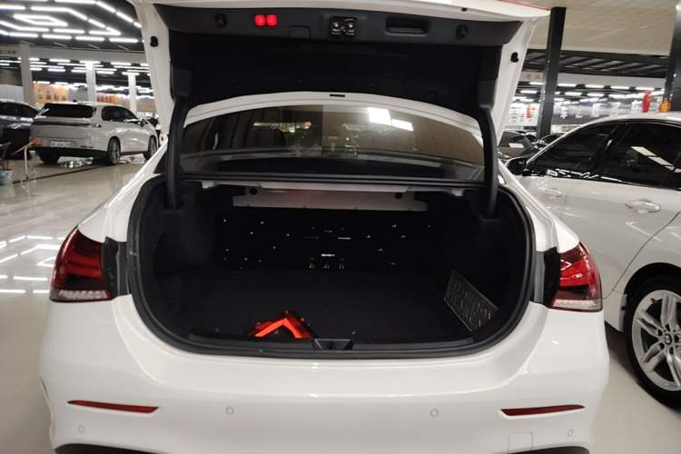 Used Mercedes-Benz A-Class 2022 Revised Version A 200 L Sport Sedan Fashionable Style Trunk