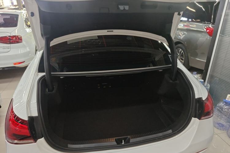 Used Mercedes-Benz A-Class 2022 Revised Version A 200 L Sport Sedan Fashionable Style Trunk