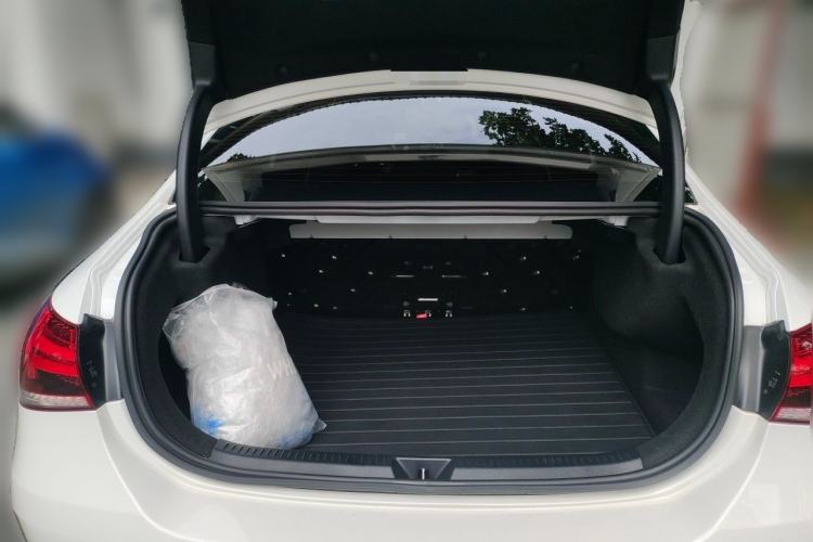 Used Mercedes-Benz A-Class 2022 Revised Version A 200 L Sport Sedan Fashionable Style Trunk