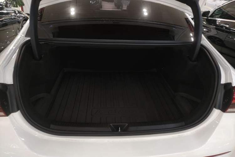Used Mercedes-Benz A-Class 2022 Revised Version A 200 L Sport Sedan Fashionable Style Trunk