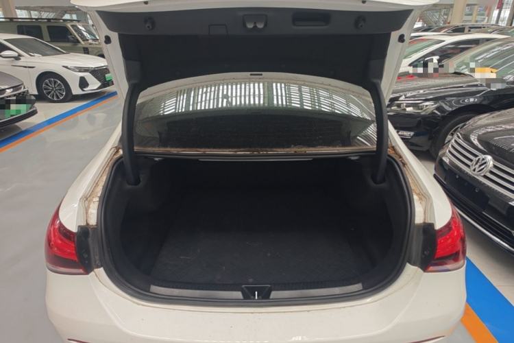Used Mercedes-Benz A-Class 2022 Revised Version A 200 L Sport Sedan Fashionable Style Trunk