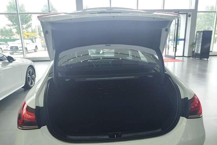 Used Mercedes-Benz A-Class 2022 Revised Version A 200 L Sport Sedan Fashionable Style Trunk