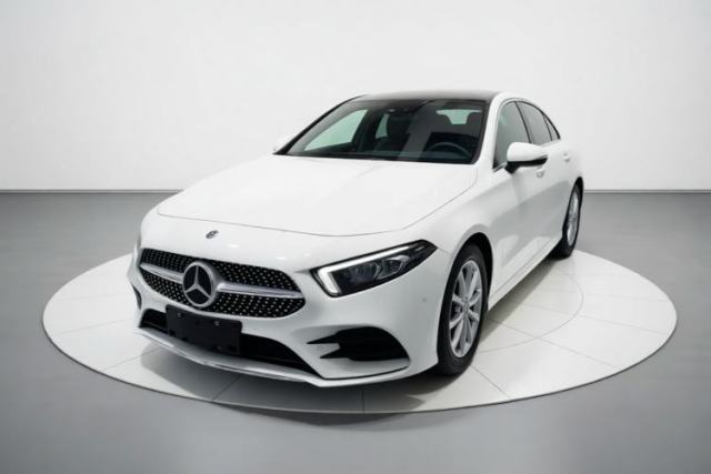 Ojetý Mercedes-Benz A-Class 2022 Restyled A 200 L Sport Sedan Fashion Version