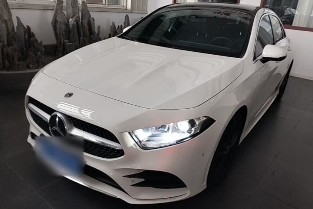 Ojetý Mercedes-Benz A-Class 2022 Restyled A 180 L Sport Sedan