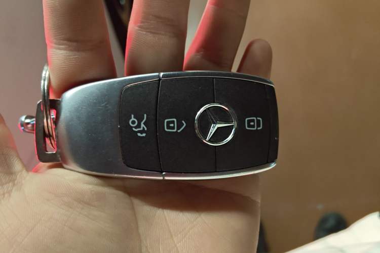 Used Mercedes-Benz A-Class 2022 Second Facelift A 200 L Sport Sedan Fashion Version Vehicle Key
