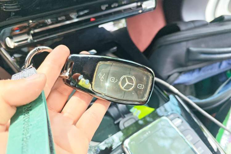 Used Mercedes-Benz A-Class 2022 Revised Version A 200 L Sport Sedan Fashionable Style Vehicle Key