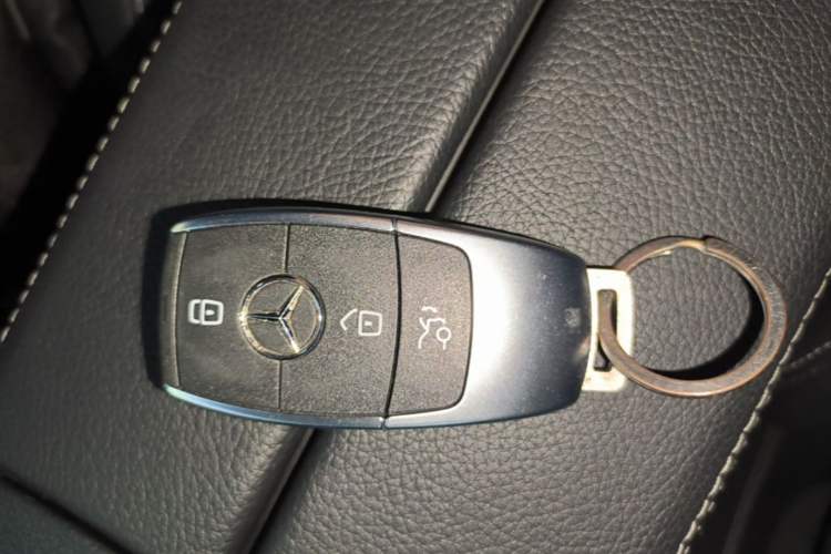 Used Mercedes-Benz A-Class 2022 Revised Version A 200 L Sport Sedan Fashionable Style Vehicle Key