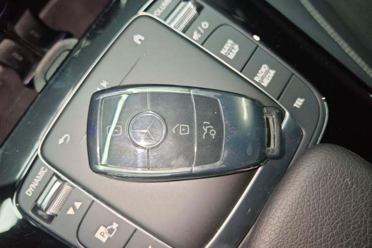 Used Mercedes-Benz A-Class 2022 Revised Version A 200 L Sport Sedan Fashionable Style Vehicle Key