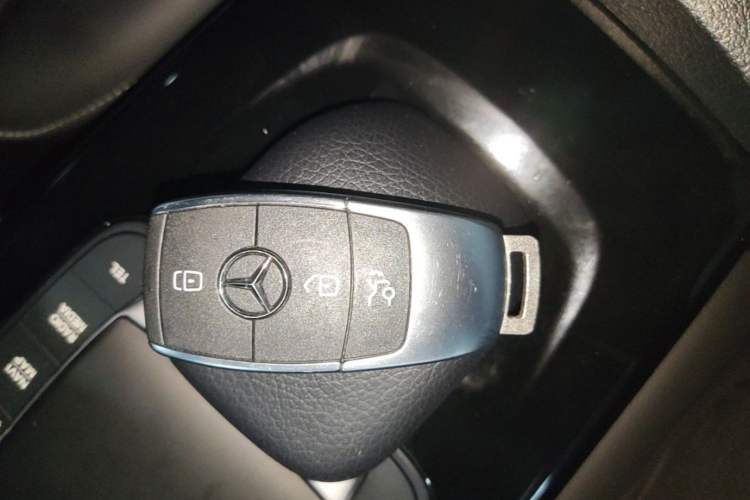 Used Mercedes-Benz A-Class 2022 Revised Version A 200 L Sport Sedan Fashionable Style Vehicle Key