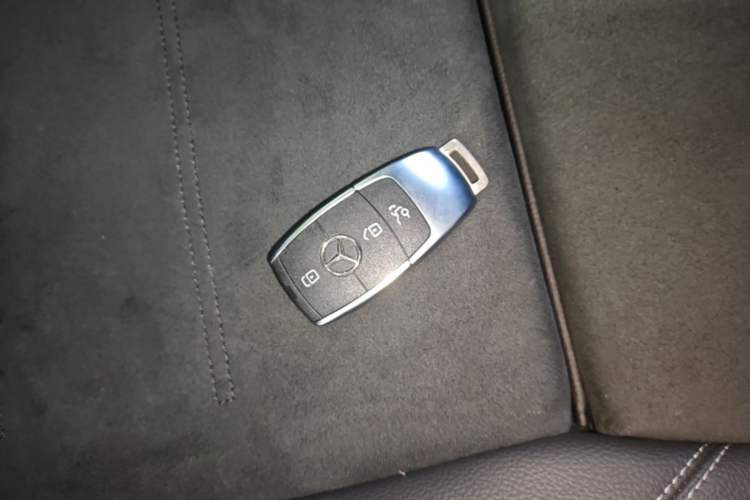 Used Mercedes-Benz A-Class 2022 Revised Version A 200 L Sport Sedan Fashionable Style Vehicle Key