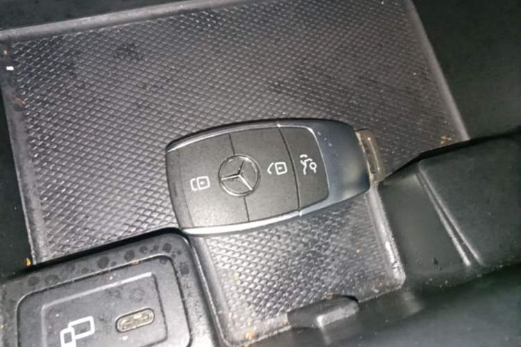 Used Mercedes-Benz A-Class 2022 Second Facelift A 200 L Sport Sedan Fashion Version Vehicle Key