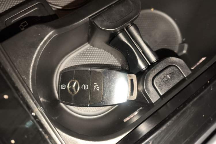 Used Mercedes-Benz A-Class 2022 Revised Version A 200 L Sport Sedan Fashionable Style Vehicle Key
