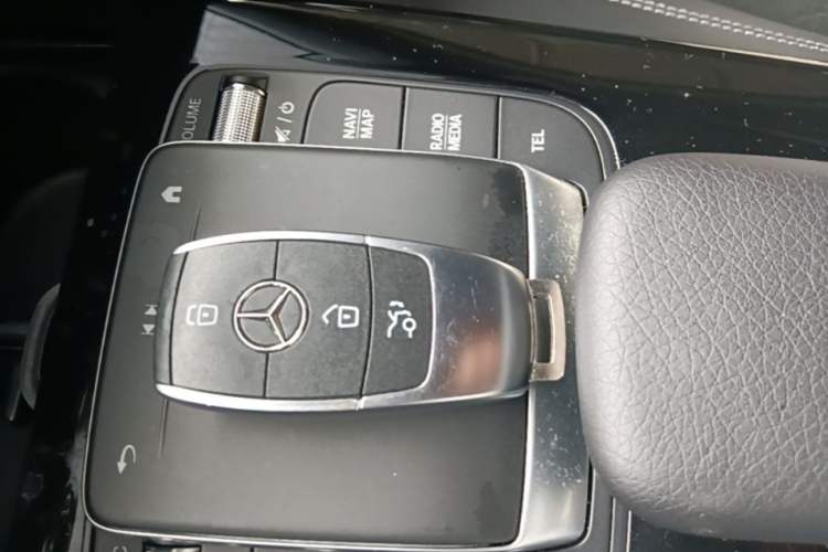 Used Mercedes-Benz A-Class 2022 Revised Version A 200 L Sport Sedan Fashionable Style Vehicle Key