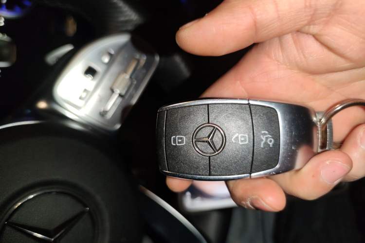 Used Mercedes-Benz A-Class 2022 Revised Version A 200 L Sport Sedan Fashionable Style Vehicle Key